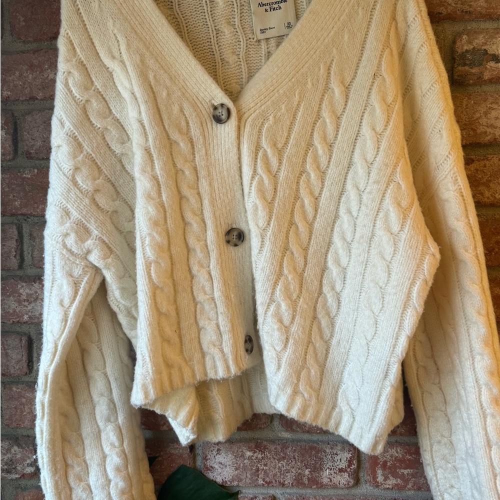 Abercrombie & Fitch Women's Cream Cable Knit Sweater